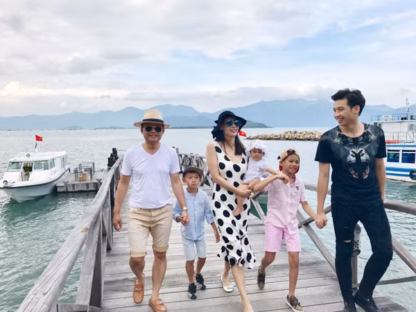 Để gắn kết cả gia đình, Hoa hậu Việt Nam 1992 cũng thường xuyên tổ chức những chuyến du lịch đó đây.
