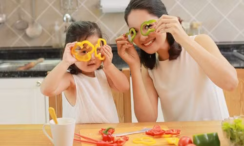 Bí quyết nuôi con không béo phì của Hoa hậu Hương Giang Bi quyet nuoi con khong beo phi cua Hoa hau Huong Giang
