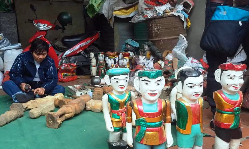 Người Đào Thục vẫn giữ được những kỹ thuật làm rối cổ truyền.