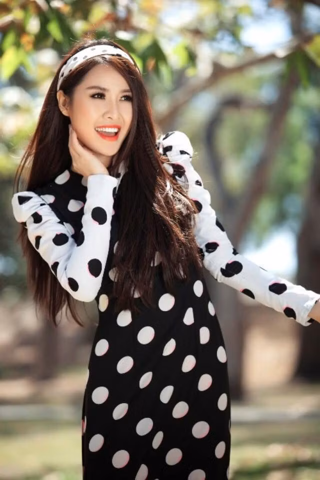 ... Thì Quế Vân là một bà mẹ đơn thân và gây nhiều tranh cãi khi đoạt giải Á hậu 1 cuộc thi Hoa hậu người Việt hoàn cầu 2013.