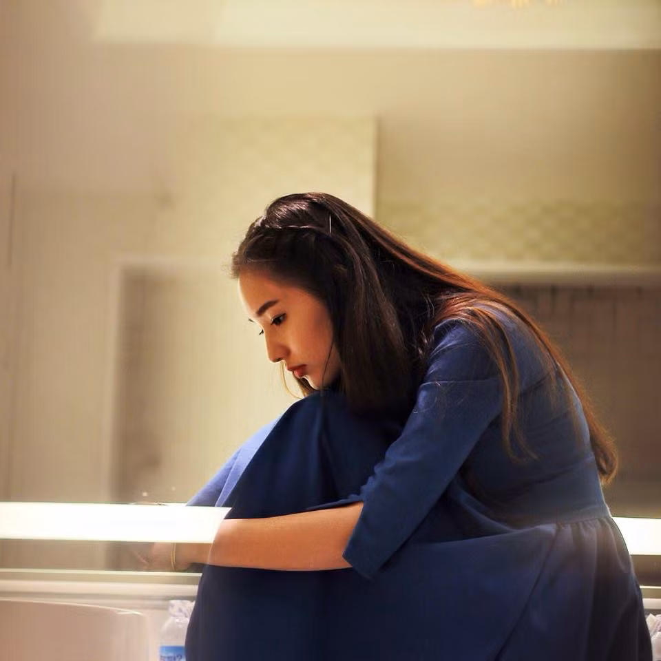 Kiều Oanh xứng là mỹ nhân đẹp không góc chết. Hiện cô đang có cuộc sống bình yên bên mẹ chồng sau biến cố.