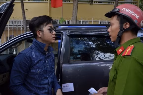 Sao Viet PR khi bi phat xe: Tro lo moi cua showbiz-Hinh-3
