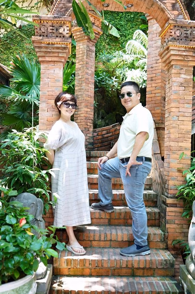 Vợ chồng Chí Trung - Ngọc Huyền luôn đồng hành cùng nhau trên mọi con đường trong cuộc sống.