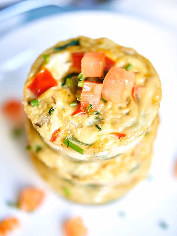 Muffin trứng: Bữa sáng ít calories sẽ giúp giảm cân, nhưng lại khiến bạn đói. Hãy thử món bánh muffin trứng 50 calories, vừa đủ chất vừa đẹp dáng. Ảnh: Show Me The Yummy.