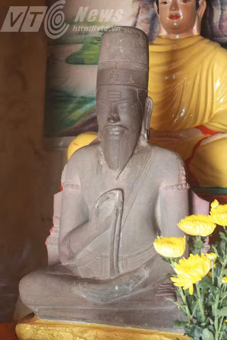 Ky bi pho tuong quy trong ngoi chua hoang khong the an cap-Hinh-2