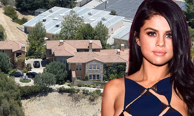 Cuối tuần qua, thông tin Justin Bieber và Selena Gomez "nối lại tình xưa" đã khiến công chúng bất ngờ và làm "nức lòng" người hâm mộ. Cùng thời gian này, một số thông tin đời tư của "công chúa Disney" đã xuất hiện, gây nhiều sự chú ý với dư luận. Nổi bật là chùm ảnh biệt thự xa hoa trị giá gần 3,7 triệu USD (82 tỉ đồng) chỉ cách nhà Justin Bieber khoảng 8 km được Selena mua vào năm 2014.