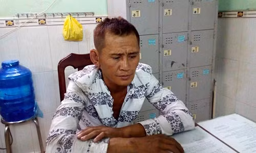 Bi bat vi cuop giat, doi tuong khoc doi gap... vo sap cuoi