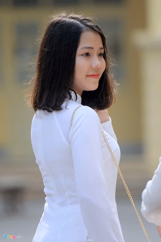 Ngọc tạo dáng trong ánh nắng nhẹ của mùa thu.