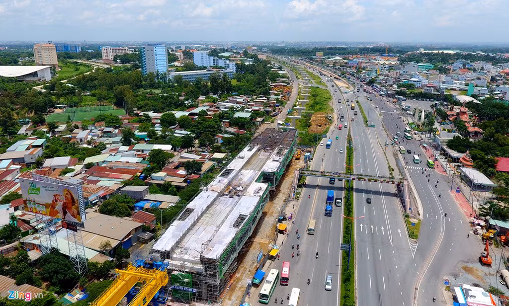 Từ ga Suối Tiên, tuyến metro sẽ chạy một đoạn dài gần 1 km băng qua quốc lộ 1A hướng về bãi Depot Long Bình (quận 9).