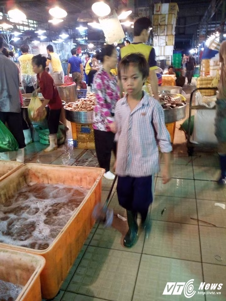 Cuu van nhi co cuc muu sinh noi cho dem giua Sai Gon-Hinh-2