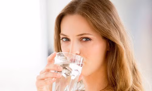Uống nước đun lại nhiều lần gây ung thư. Uống nước đun lại nhiều lần gây ung thư.