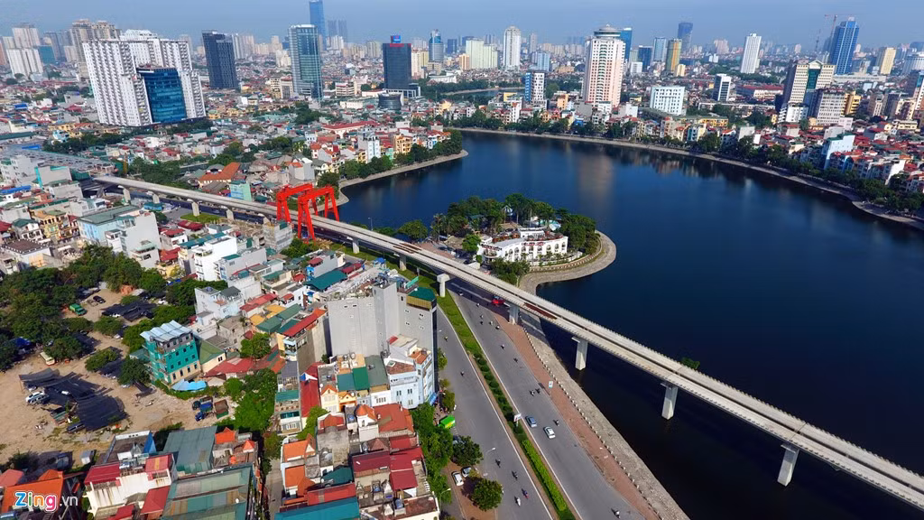 Đến nay, dự án đã phần bệ trụ, thân trụ, xà mũ, ngoại trừ ga Cát Linh và ga Vành đai 3, 10 nhà ga khác đã xong kết cấu chính.