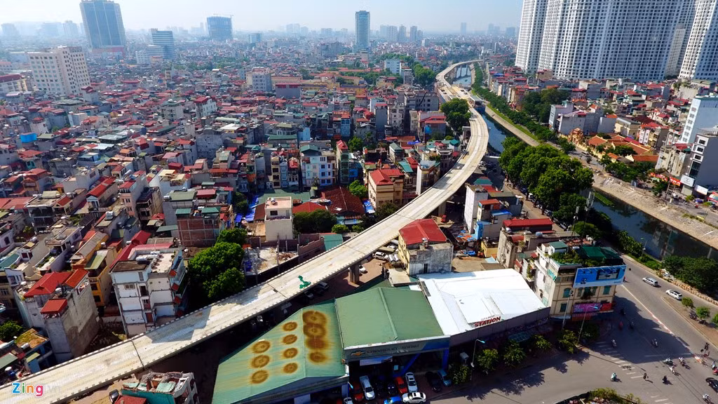 Dự án có chiều dài tuyến đi trên cao là 13,05 km (từ Cát Linh đi Hà Đông), khổ đường 1.435 mm và 12 nhà ga trên cao (gồm 2 nhà ga trung chuyển Cát Linh và Đại học Quốc gia); khu Depot rộng 19,6 ha tại Hà Đông.