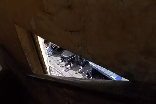 Người dân ở 2 lô chung cư còn lại A và B vẫn mong chờ sự đồng thuận giữa chủ đầu tư để sớm ổn định cuộc sống. Nhiều người dân mong muốn được tái định cư tại chỗ.