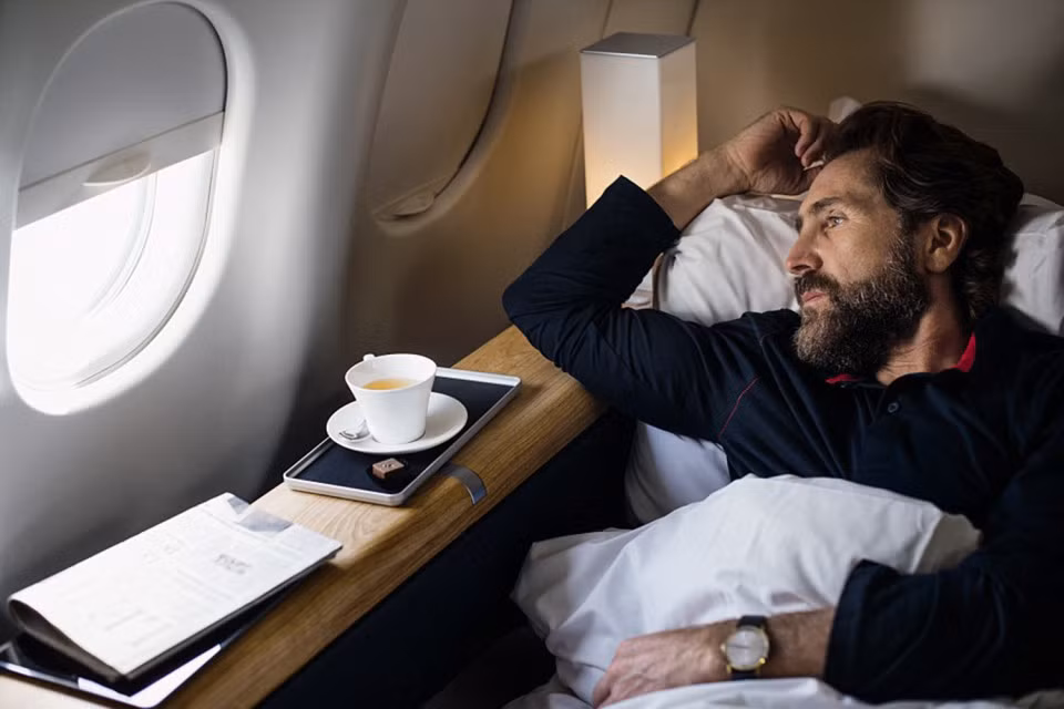 Chuyến bay Dubai tới Muscat của Swiss International Air Lines Thực tế bạn không có thời gian xem hết một bộ phim trong hành trình chỉ 45 phút nhưng hành khách sẽ được hưởng một trải nghiệm thực sự thoải mái trên chuyến bay.