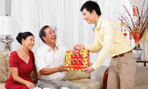 Chàng rể hạnh phúc vì lần đầu ăn Tết ở nhà vợ Chang re hanh phuc vi lan dau an Tet o nha vo