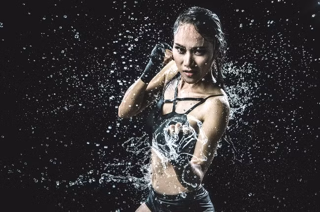 Kim Dung sinh ra và lớn lên trong gia đình có hai chị em gái tại Biên Hòa, Đồng Nai. Cuộc gặp gỡ với Quốc Thịnh - trưởng một nhóm cascadeur có tiếng vào 7 năm trước đã thay đổi cuộc đời cô mãi mãi. Từ một cô sinh viên trường Sân khấu điện ảnh, Kim Dung dần hoàn thiện mình để trở thành cascadeur rắn rỏi và mạnh mẽ như hiện tại.