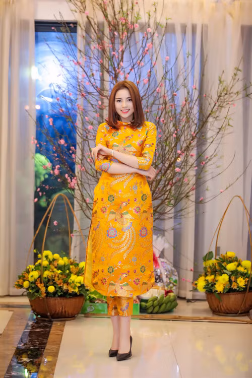 Không ít vị khách khen Hoa hậu Việt Nam 2014 trẻ trung và đúng với lứa tuổi 19 hơn nhờ sự thay đổi này.