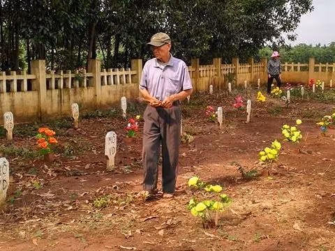 Nhung ngoi mo vo danh sau tai nan bi an nganh Duong sat