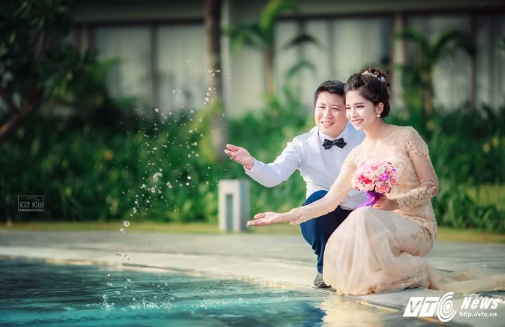 Nhằm lưu giữ lại những khoảnh khắc đẹp trong quãng thời gian yêu nhau, cặp đôi Hà Văn Quang và Phạm Thị Châu đã thực hiện bộ ảnh cưới lãng mạn hút sự chú ý của dân mạng.