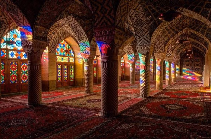 Nhà thờ Hồi giáo Nasir ol Molk làm mê lòng du khách bằng vẻ đẹp kỳ bí, huyền hoặc ít nơi nào sánh kịp.