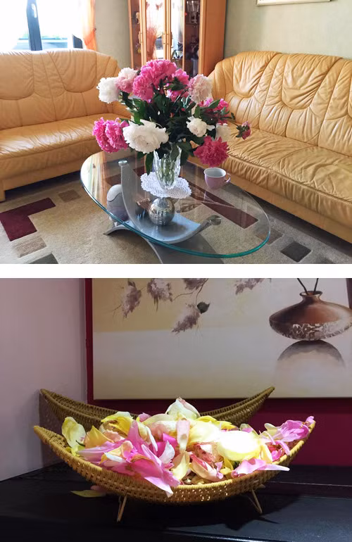 Chị thường chọn những cách hoa sắp tàn mang vào để cầu thang hay góc nhà, để khắp nơi trong ngôi nhà đều thoang thoảng hương thơm.