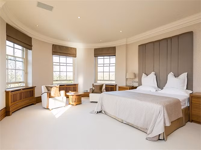 Phòng ngủ đẳng cấp với đầy đủ tiện nghi ở Abbey Lodge gần công viên Regent.