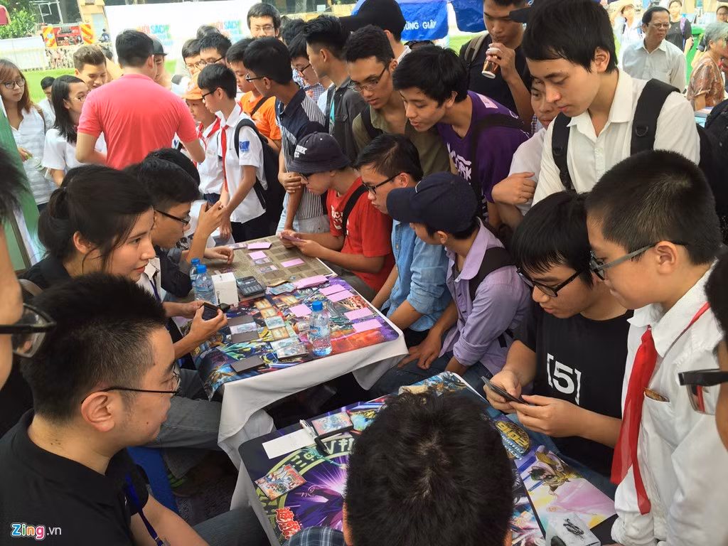 Tại Việt Nam, nhờ sự yêu mến bộ truyện Yu-Gi-Oh, giới trẻ dần dần thích thú và tham gia trò chơi đấu bài magic.