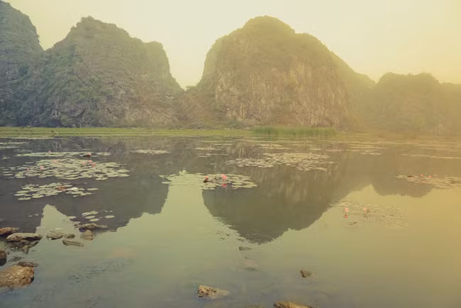 Trên phim, Đầm Vân Long là bối cảnh cho nhiều đại cảnh quan trọng của Kong: Skull Island, đặc biệt là trường đoạn chiến đấu của vua khỉ Kong và quái vật thằn lằn.