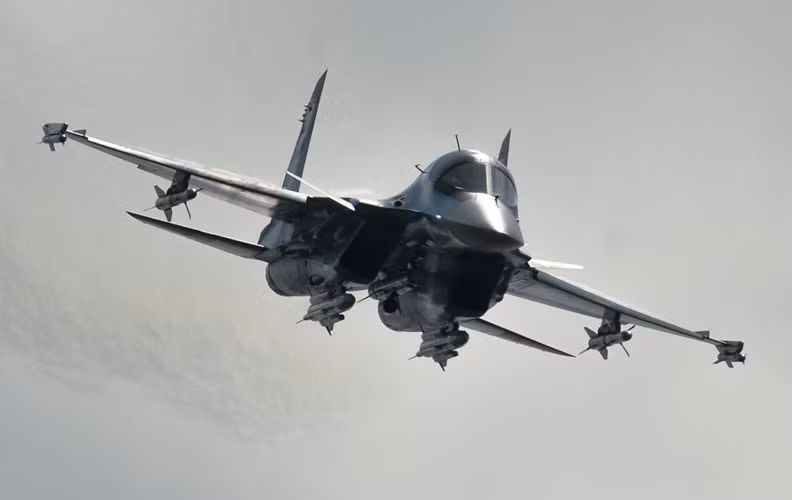 Cường kích Su-34 của Nga được mệnh danh là "xe tăng bay" bởi số vũ khí khổng lồ mà nó có thể mang theo trong mỗi lần xuất kích.