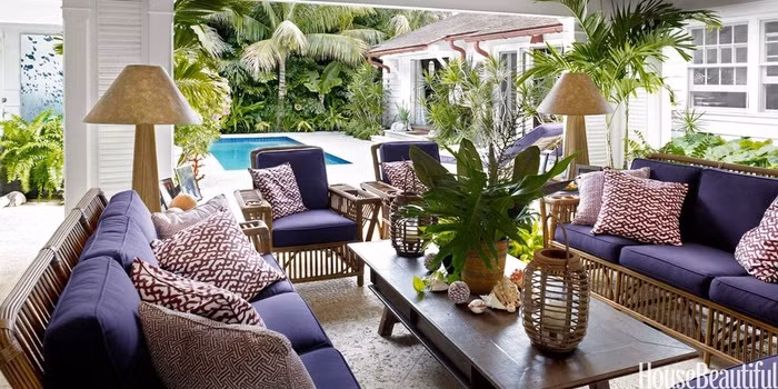 Với bộ bàn ghế êm ái trong khung cảnh mát mẻ đầy cây xanh thế này, bạn có thể thiếp đi bất cứ lúc nào.