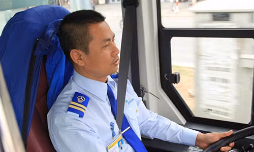 Tài xế Hoàng Quốc Bảo cho rằng cần xử lý nghiêm các trường hợp lấn làn, tạt đầu gây ảnh hưởng đến hoạt động của buýt nhanh cũng như hành khách trên xe.