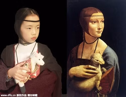 Ôm thú bông để tái hiện bức chân dung nàng Cecilia Gallerani của Leonardo da Vinci.