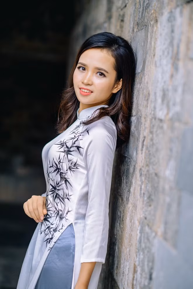 Lù Phương Thảo (sinh năm 1994) có chiều cao 1,61 m, nặng 45 kg. Cô tham gia nhiều hoạt động, trong đó có Tình nguyện hè 2016 tại Sapa, Lào Cai. 9X là một trong bốn gương mặt tiêu biểu được nhận giấy khen của Phòng Tư pháp huyện Sapa.