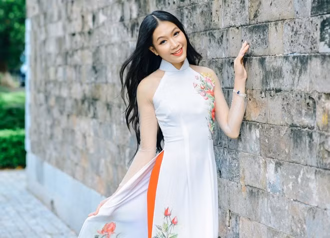Trần Lý Thạch Thảo (sinh năm 1995, cao 1,68 m, cân nặng 49 kg). 9X hòa đồng, vui vẻ, có tinh thần trách nhiệm cao.