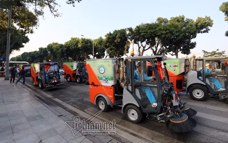 12 chiếc “siêu xe dọn vệ sinh” sẽ bắt đầu hoạt động tại 4 quận trung tâm của thủ đô gồm: Hoàn Kiếm, Ba Đình, Hai Bà Trưng và Đống Đa.