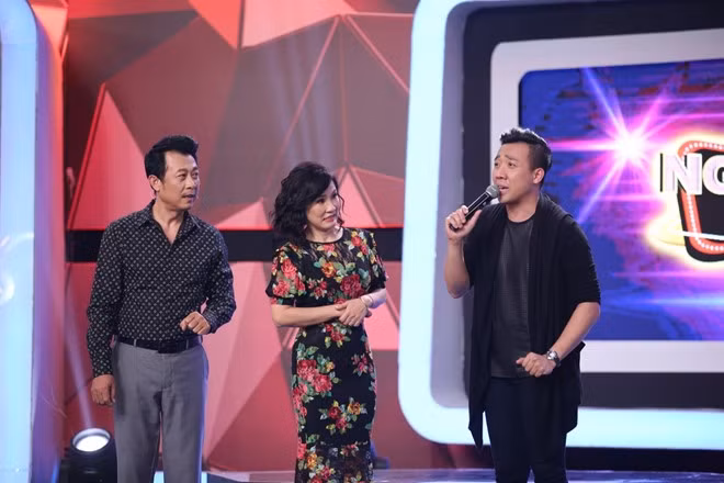 Tan Beo phan nan Le Giang me tien khi choi game show