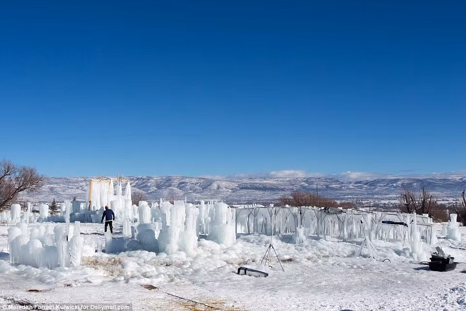 Công trường xây dựng lâu đài băng khổng lồ mang tên Midway ở bang Utah, Mỹ.