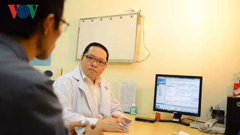 Tinh hoàn mắc lại ổ bụng 20 năm mà không biết Tinh hoan mac lai o bung 20 nam ma khong biet