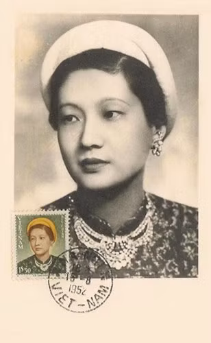 Chân dung Nam Phương hoàng hậu trên những con tem.