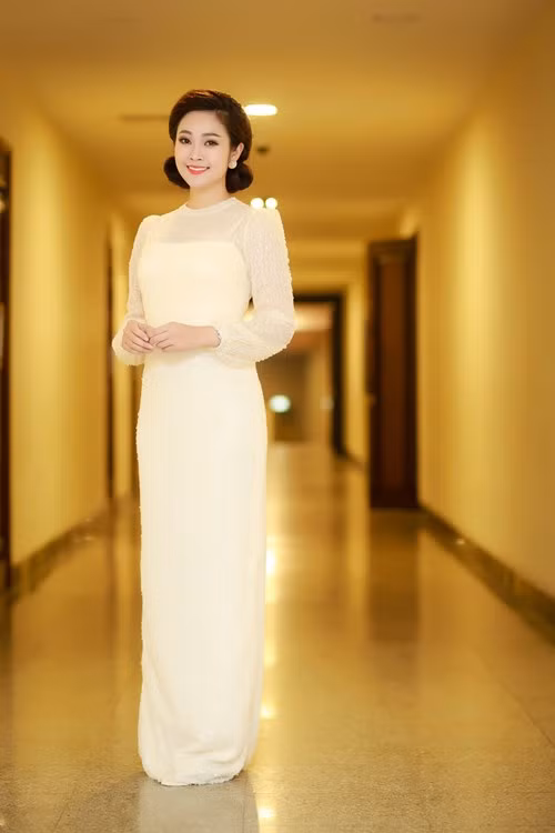 MC co nu cuoi dep nhat VTV khoe ve diu dang