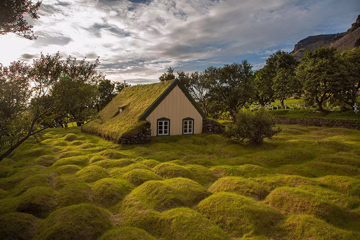 Iceland có mọi thứ, từ núi lửa, những rặng núi hùng vĩ, sông băng... Tất cả tạo nên một điểm đến không thể bỏ qua đối với du khách.