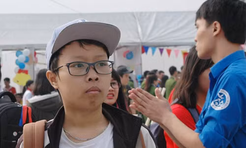 9X mac benh tan mau bam sinh va hanh trinh trao yeu thuong