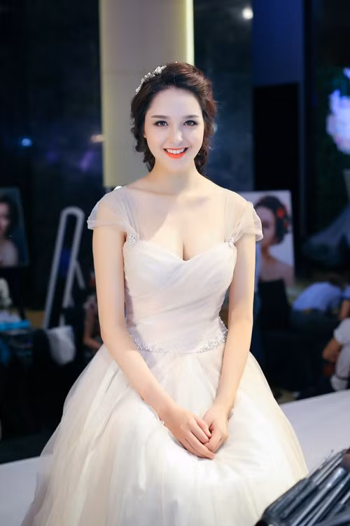 A hau Hoang Anh bi mat to chuc dam cuoi?