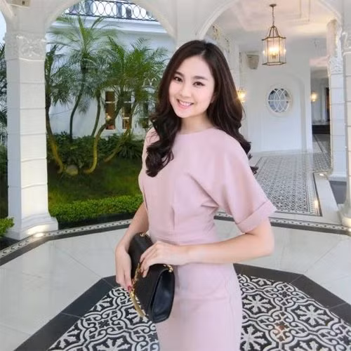 Cô cũng được đánh giá là BTV có gu ăn mặc trẻ trung, thanh lịch.