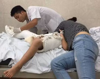 Hanh trinh nuoc mat cua ong bo co con gay chan trong truong