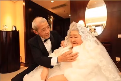 Do vậy, nhân ngày Valentine, ông Qiao quyết định làm bà Liu bất ngờ bằng việc tỏ tình với bà một cách công khai.