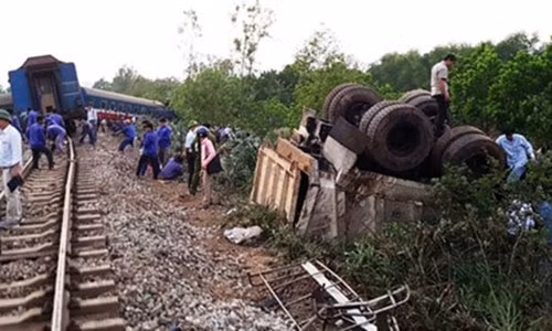 Than chet rinh rap tren duong ngang dan sinh