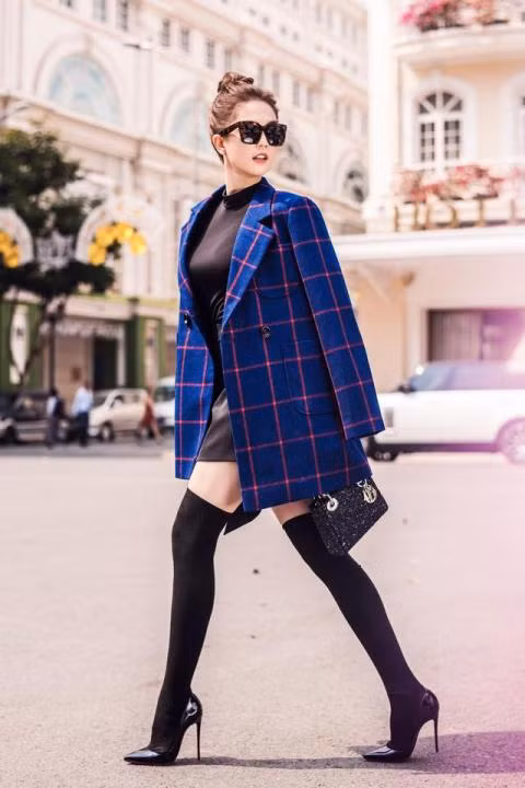 Có một lưu ý nhỏ rằng, nếu sử dụng đôi bốt cao cổ trong các dịp phải đi lại nhiều thì những đôi bốt đế cao sẽ khiến cho các cô nàng gặp phải nhiều khó khăn.