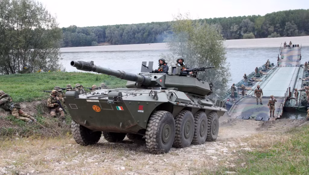Xe tăng bánh lốp Centauro do Iveco Fiat và Oto Melara (Italy) hợp tác phát triển, được thiết kế chủ yếu cho nhiệm vụ bảo vệ lãnh thổ tiêu diệt xe tăng, xe bọc thép đối phương và trinh sát chiến thuật.